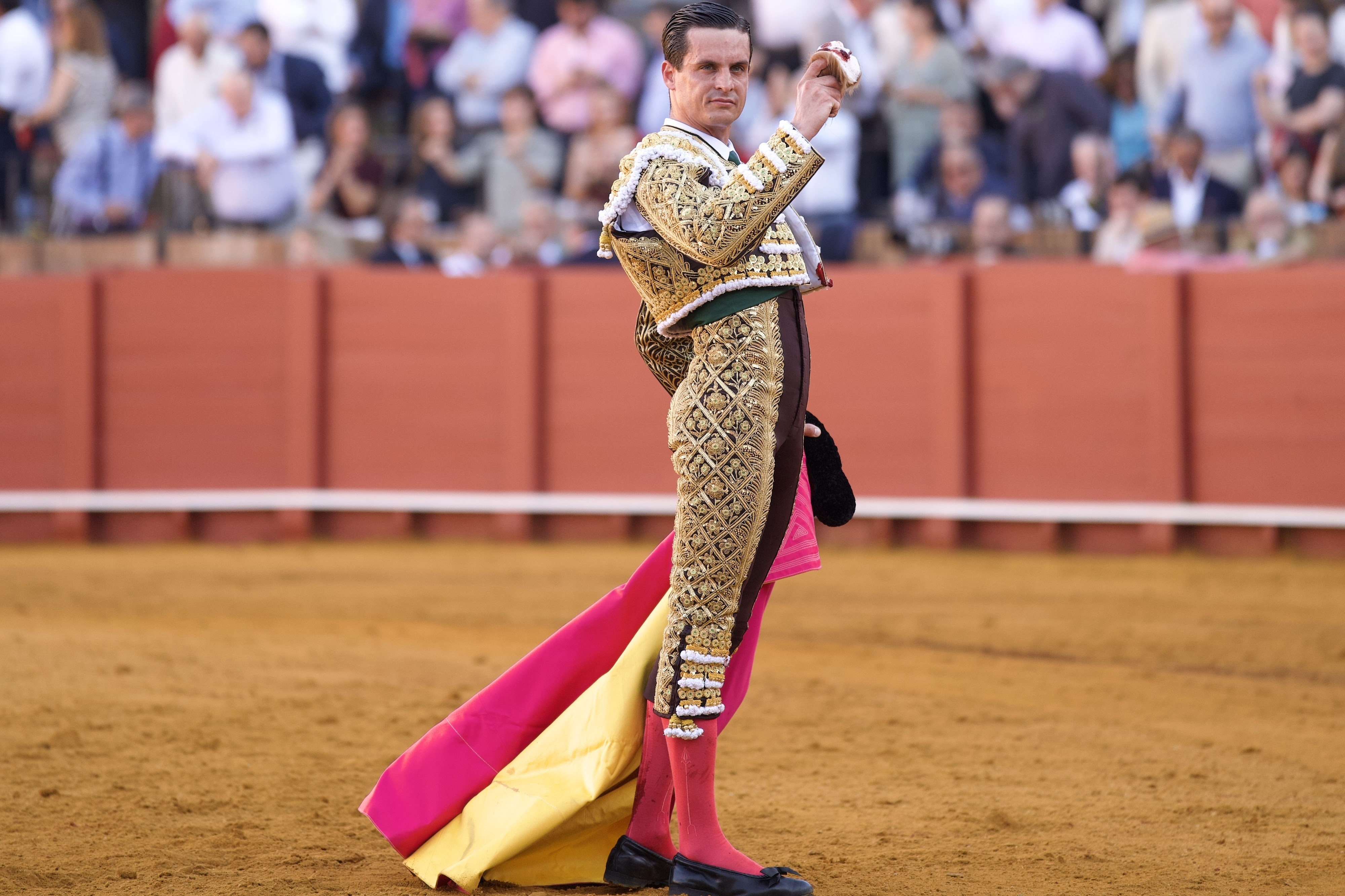 Oreja por naturales de Galván en La Maestranza
